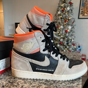 Size 9 Men’s (42.5 Euro) Nike Air Jordan 1 Retro High OG
Neutral Grey Sneakers